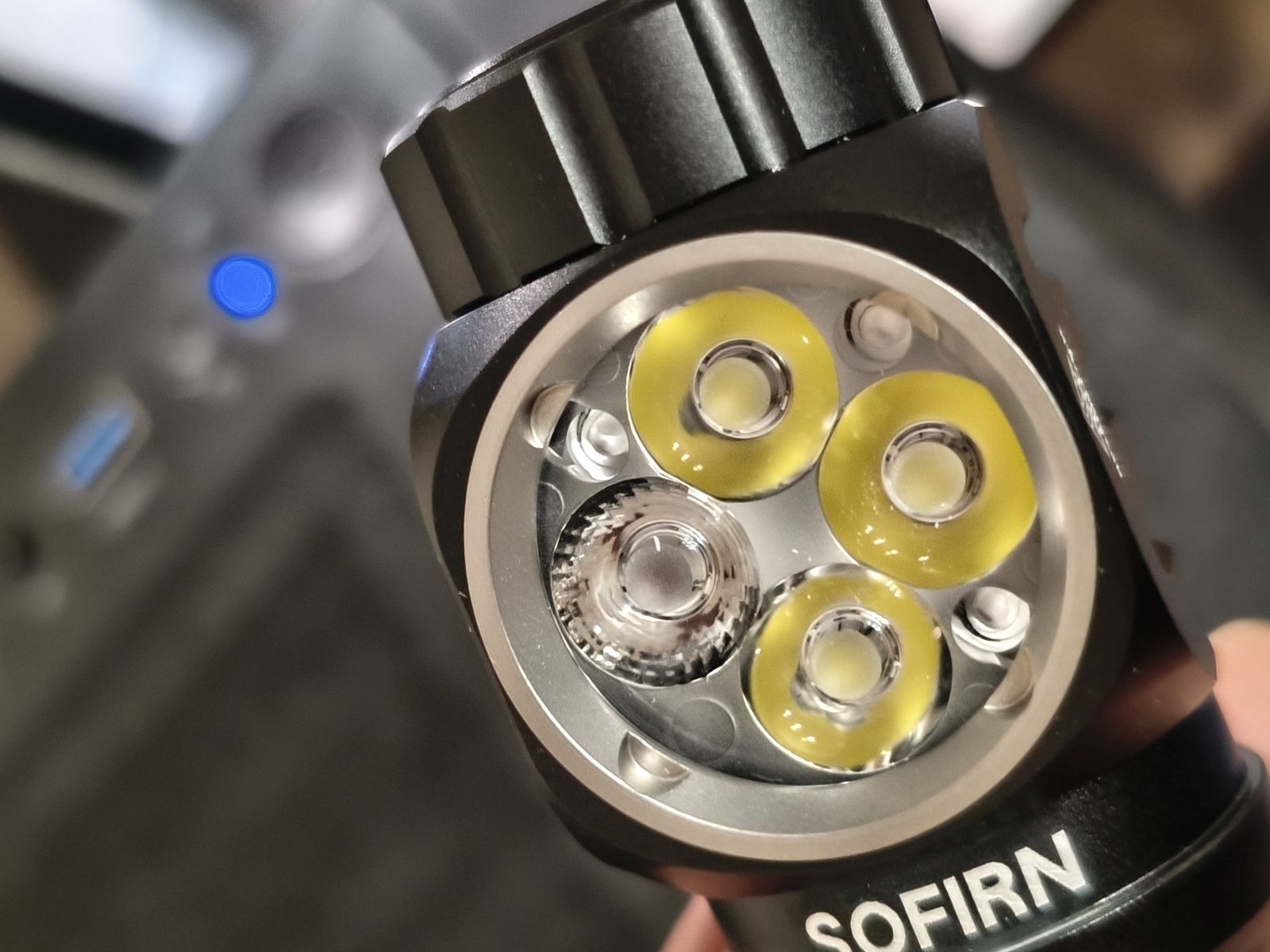 Рисунок №9: Обзор налобного фонаря SOFIRN HS43: 3200 люмен, белый/красный свет и управление поворотным кольцом Обзор налобного фонаря SOFIRN HS43: 3200 люмен, белый/красный свет и управление поворотным кольцом. Обзор на InSKU.com