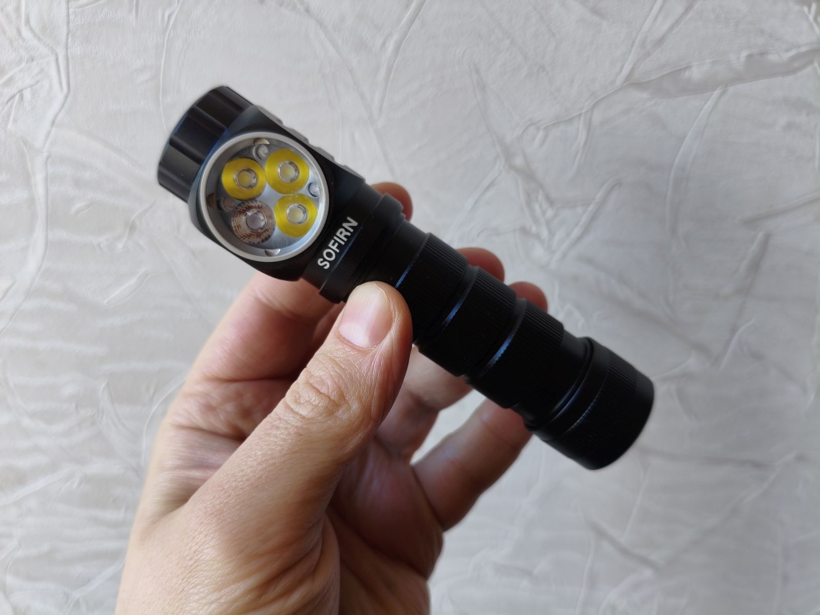 Рисунок №5: Обзор налобного фонаря SOFIRN HS43: 3200 люмен, белый/красный свет и управление поворотным кольцом Обзор налобного фонаря SOFIRN HS43: 3200 люмен, белый/красный свет и управление поворотным кольцом. Обзор на InSKU.com